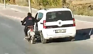 Konya’da Motosiklet Sürücüsünün Tehlikeli Yolculuğu Kamerada