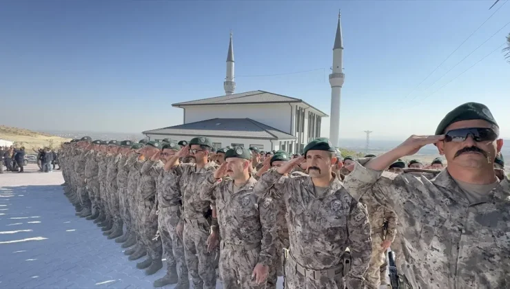 Konya’da özel harekat yerleşkesine yaptırılan cami ibadete açıldı